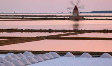 3 nights + excursion to the Salt pans of Trapani -> 210 €