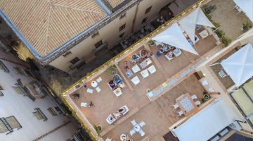 ROOFTOP LOUNGE BAR